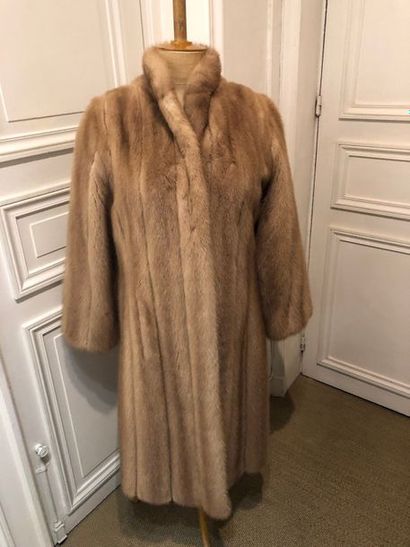 MANENQ Boutique Fourrures. Manteau de vison...