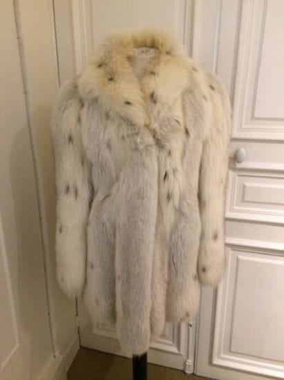 JACQUES AIKER. Veste longue en renard façon...