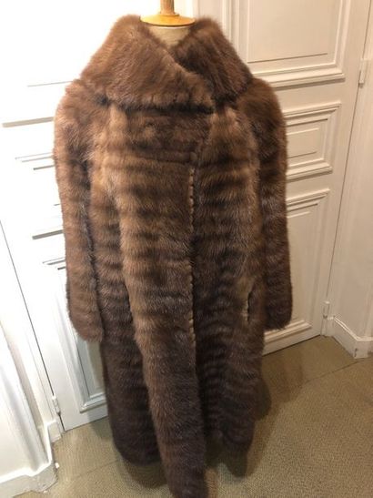 LABORDE et Cie. Manteau en vison naturel...