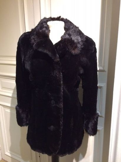 CHRISTIAN DIOR BOUTIQUE FOURRURE. Veste longue...