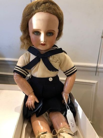 UNISFRANCE E.T. 301: 

Poupée, tête en porcelaine,...