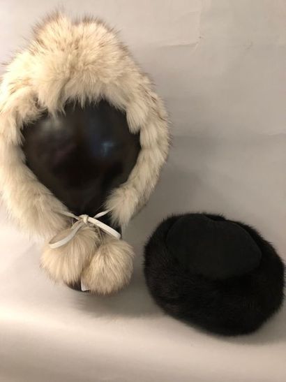Ensemble de couvre-chefs. Bonnet capuche...
