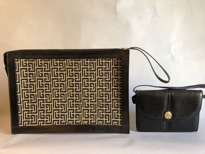 Ensemble comprenant : CELINE. Sac à main...