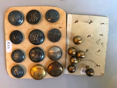 Collection de douze boutons de livrées dorés...
