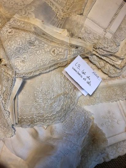 Ensemble de mouchoirs en linon brodé, filets,...