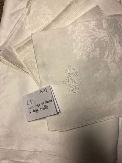 Grande nappe en damassé blanc, 