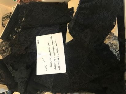 Petit ensemble de dentelle noire de Chantilly...
