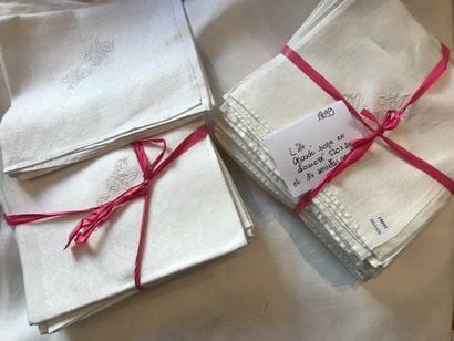 Nappe en coton blanc damassé, à décor de...