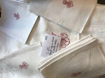 Nappe en coton blanc damassé, à décor de...