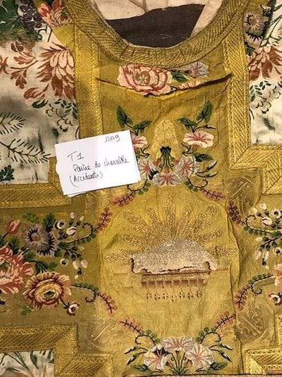 Partie de chasuble, en soie et damas de soie...