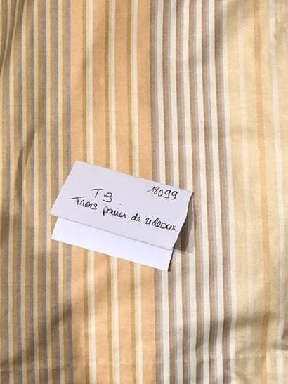 Ensemble de trois paires de rideaux en percale...