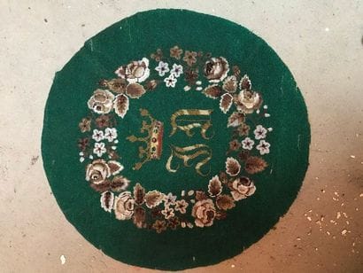 Centre de table rond en perlé vert à décor...