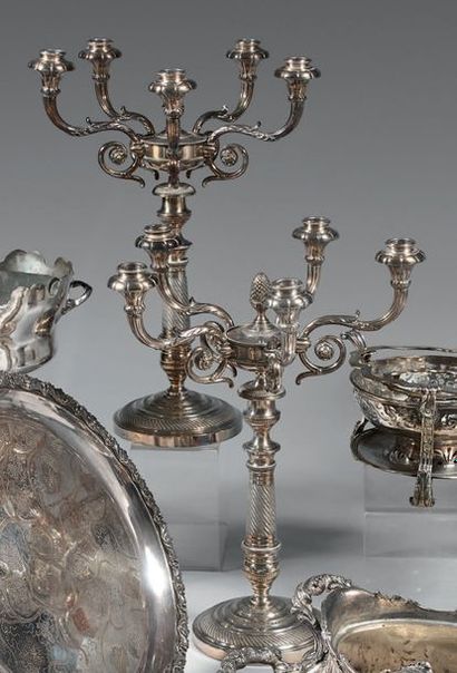 Paire de candélabres à cinq lumières en métal...