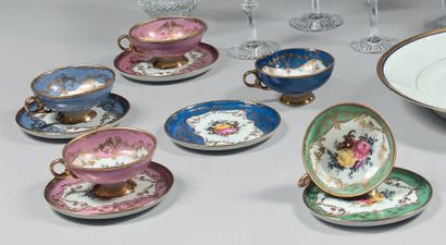 Service à thé en porcelaine polychrome à...