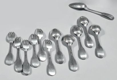 Six cuillers et six fourchettes en argent,...