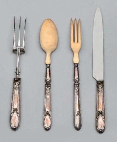 Un couvert à salade et un service à gigot,...
