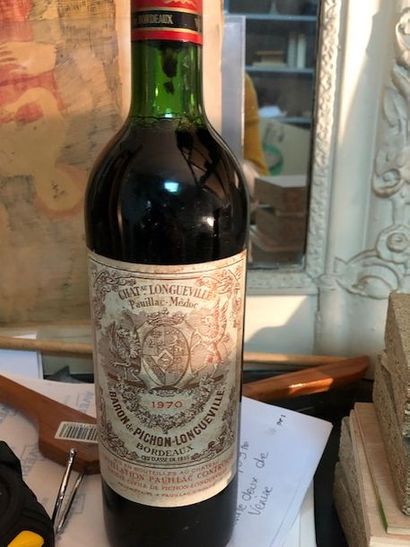 Six bouteilles de Bordeaux comprenant:
-...