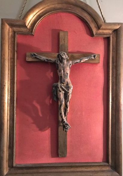 * Christ en bois anciennement patiné et doré.
XVIIIème...