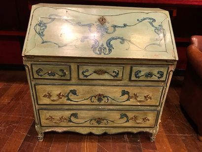 Bureau scriban en bois laqué bleu pâle, à...