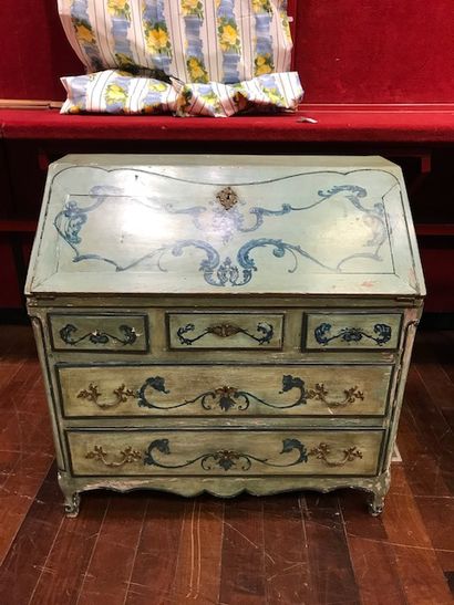 Bureau scriban en bois laqué bleu pâle, à...