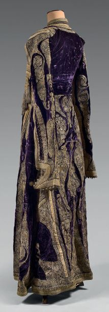 * Caftan Ottoman en velours de soie violine,...