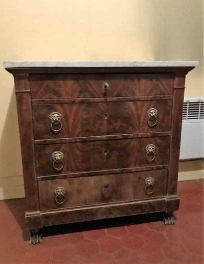 * Petite commode en acajou et placage d'acajou,...