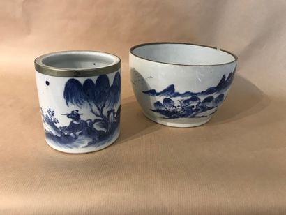 VIETNAM - XIXème siècle.
* Cache-pot et porte-pinceaux...
