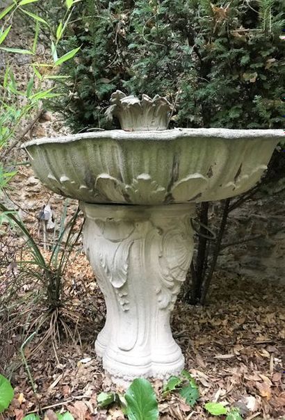* Importante fontaine de jardin en pierre...