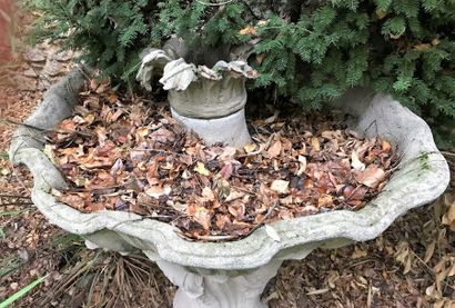 * Importante fontaine de jardin en pierre...