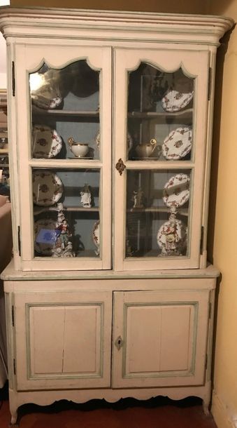 * Buffet à deux corps en bois relaqué gris...