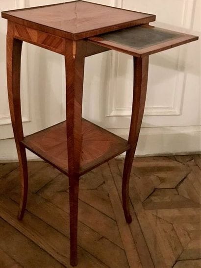 * Petite sellette en bois de placage marqueté...
