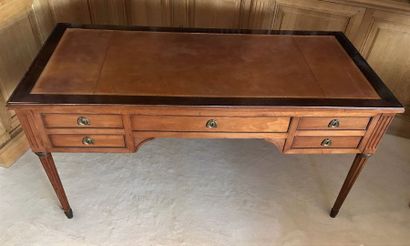 Bureau en bois fruitier à moulures et frises...