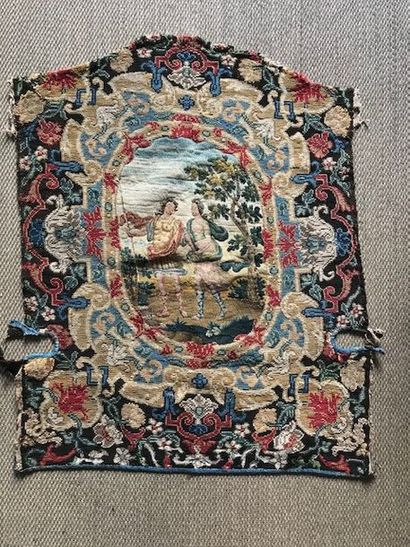 Dos de garniture de fauteuil en tapisserie...
