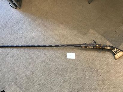 Fusil à silex d'Afrique du Nord dit Moukhala.
Long...