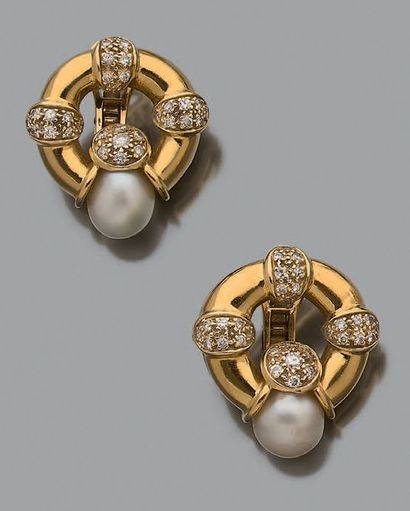 Paire de clips d'oreilles en or jaune 18K...
