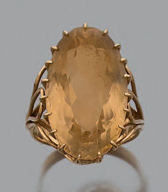 Bague en or jaune 18K (750), ornée d'une...