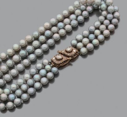 * Collier de trois rangs de perles de culture...