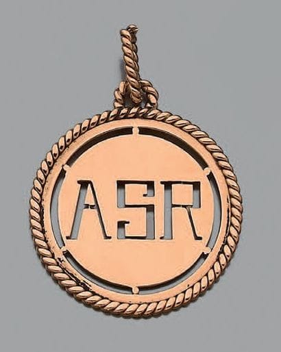 * Pendentif rond en or jaune 18K (750), ajouré...