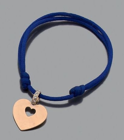 Bracelet formé d'un pendentif «Coeur secret»...