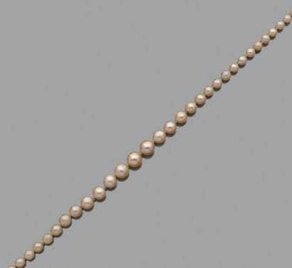Deux colliers de perles de culture, l'un...