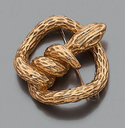 * Broche ronde en or jaune 18K (750), ciselé...