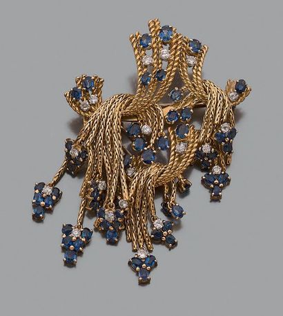 * Broche en or jaune 18K (750), formée de...