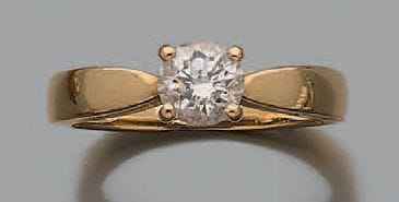 Bague en or jaune 18K (750), ornée d'un diamant...
