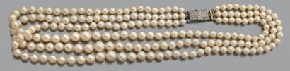Collier de trois rangs de perles de culture,...