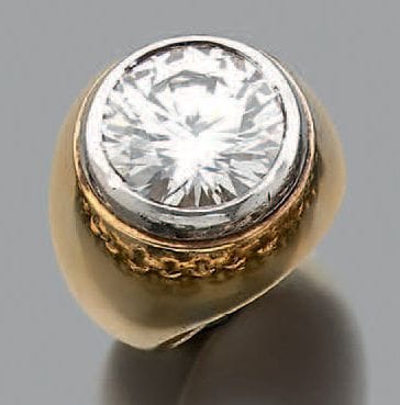 Bague de genre chevalière en argent doré,...