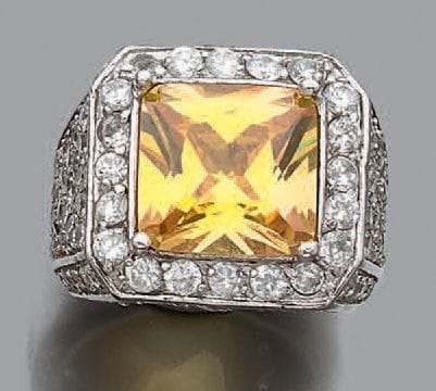 Bague de genre chevalière en argent, ornée...
