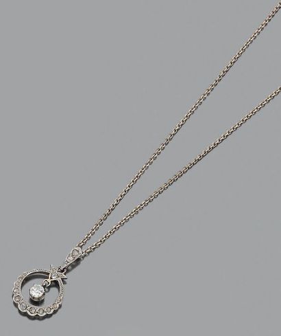 Pendentif en platine orné d'un diamant taille...