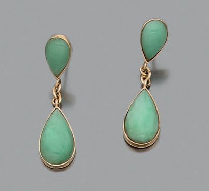 Paire de pendants d'oreilles en or jaune...