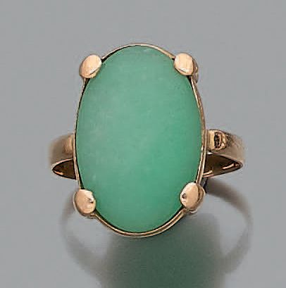 Bague en or jaune 18K (750), ornée d'un cabochon...