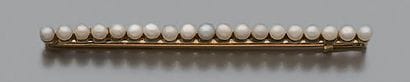 Broche barrette en or jaune 18K (750), formée...